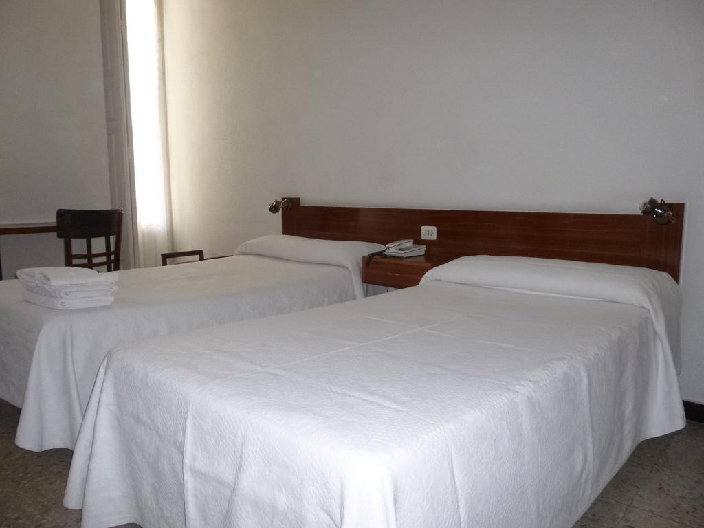 Hostal Americano Мадрид Стая снимка